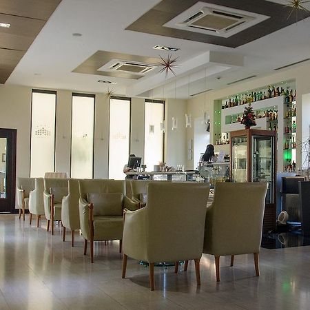 City Hotel พอดโกริกา ภายนอก รูปภาพ
