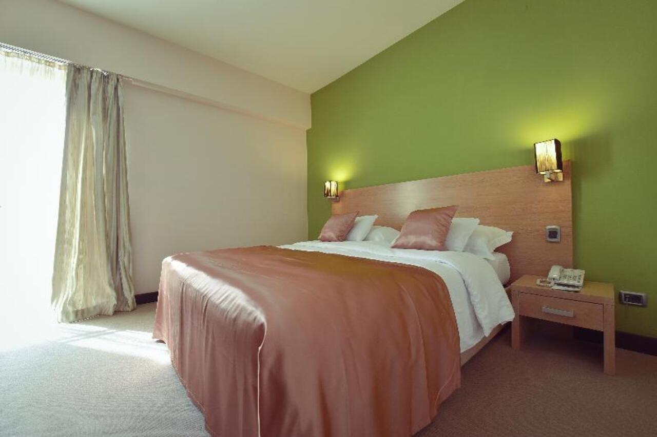 City Hotel พอดโกริกา ภายนอก รูปภาพ