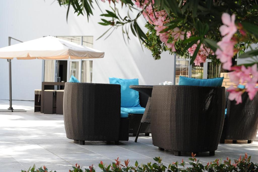 City Hotel พอดโกริกา ภายนอก รูปภาพ