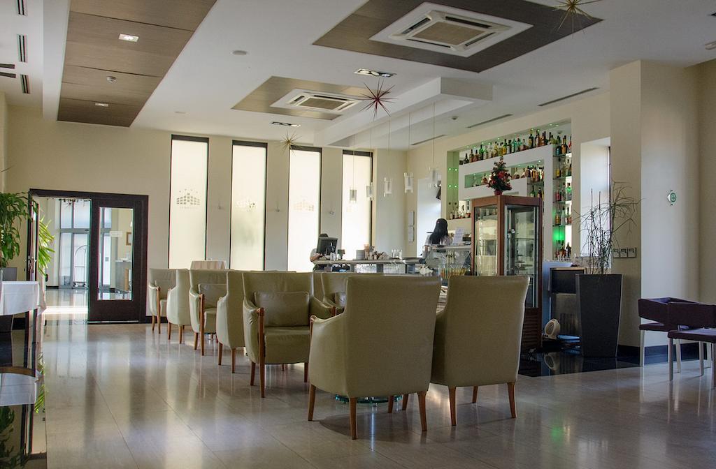 City Hotel พอดโกริกา ภายนอก รูปภาพ