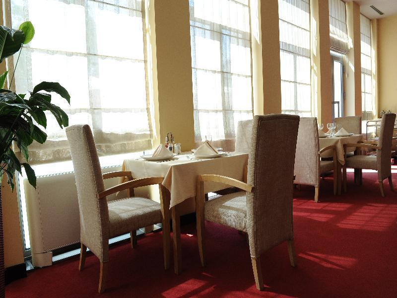 City Hotel พอดโกริกา ภายนอก รูปภาพ