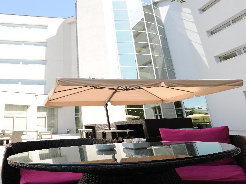 City Hotel พอดโกริกา ภายนอก รูปภาพ