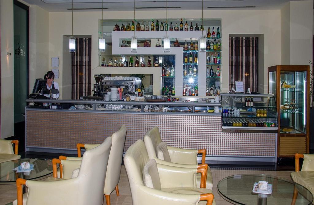 City Hotel พอดโกริกา ภายนอก รูปภาพ