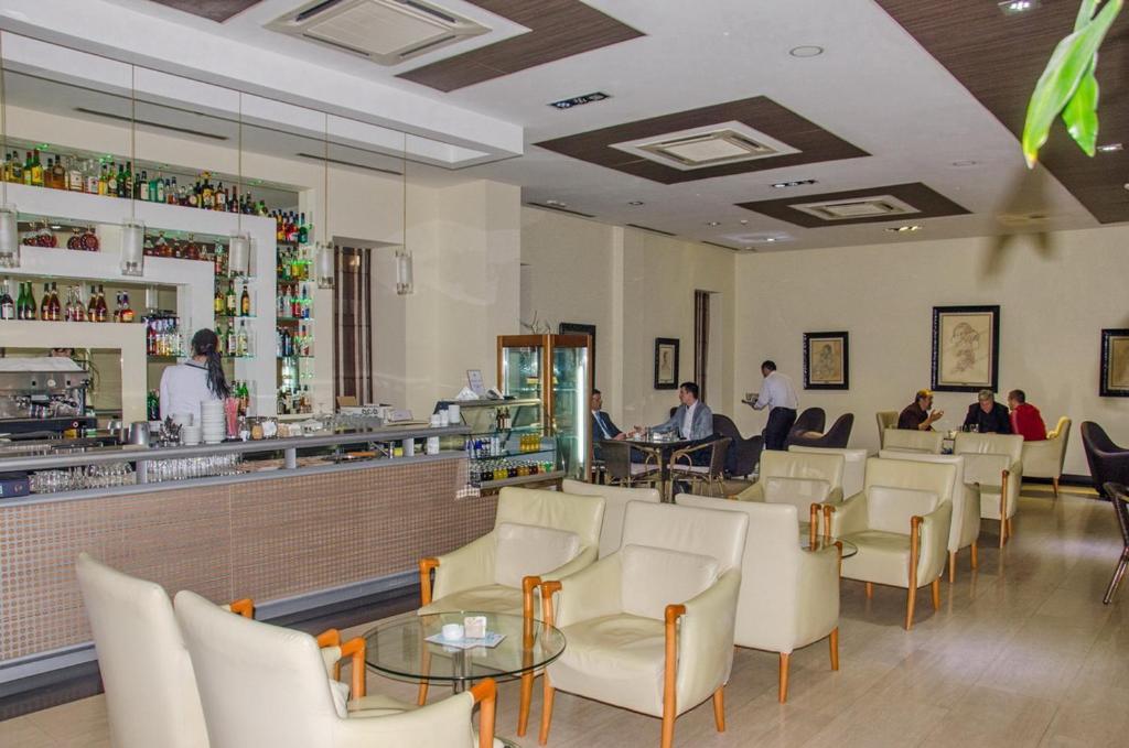 City Hotel พอดโกริกา ภายนอก รูปภาพ