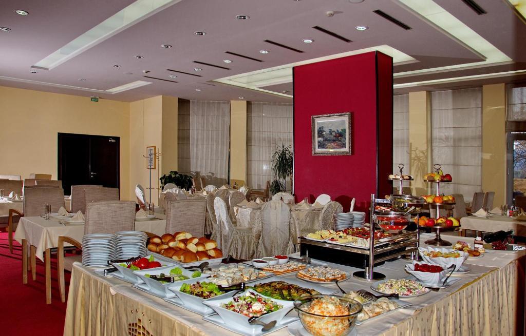 City Hotel พอดโกริกา ภายนอก รูปภาพ